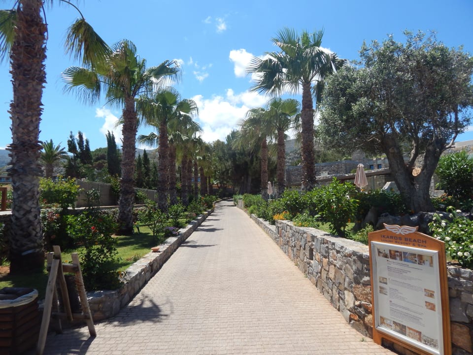 Der Weg vom Strand in die Stadt Ikaros Beach Luxury Resort & Spa - Adults Only