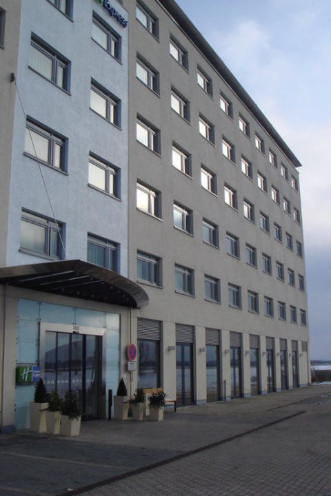 Außenansicht hell Holiday Inn Express München - Messe