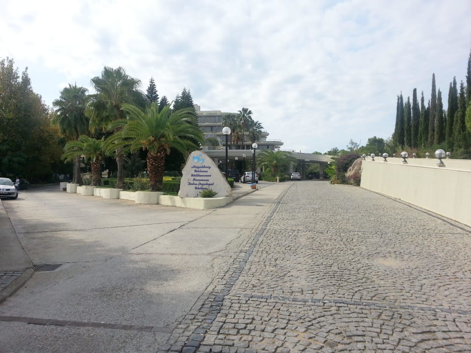 Zufahrt zum Hotel Sunrise Queen Luxury Hotel