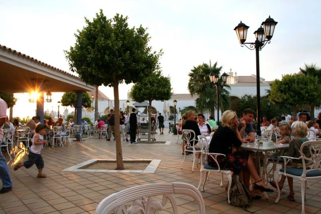 abends auf der Plaza Hotel Riu Chiclana