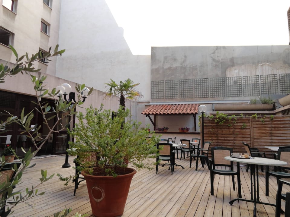 Innenhof Ibis Marseille Centre Prefecture Hotel