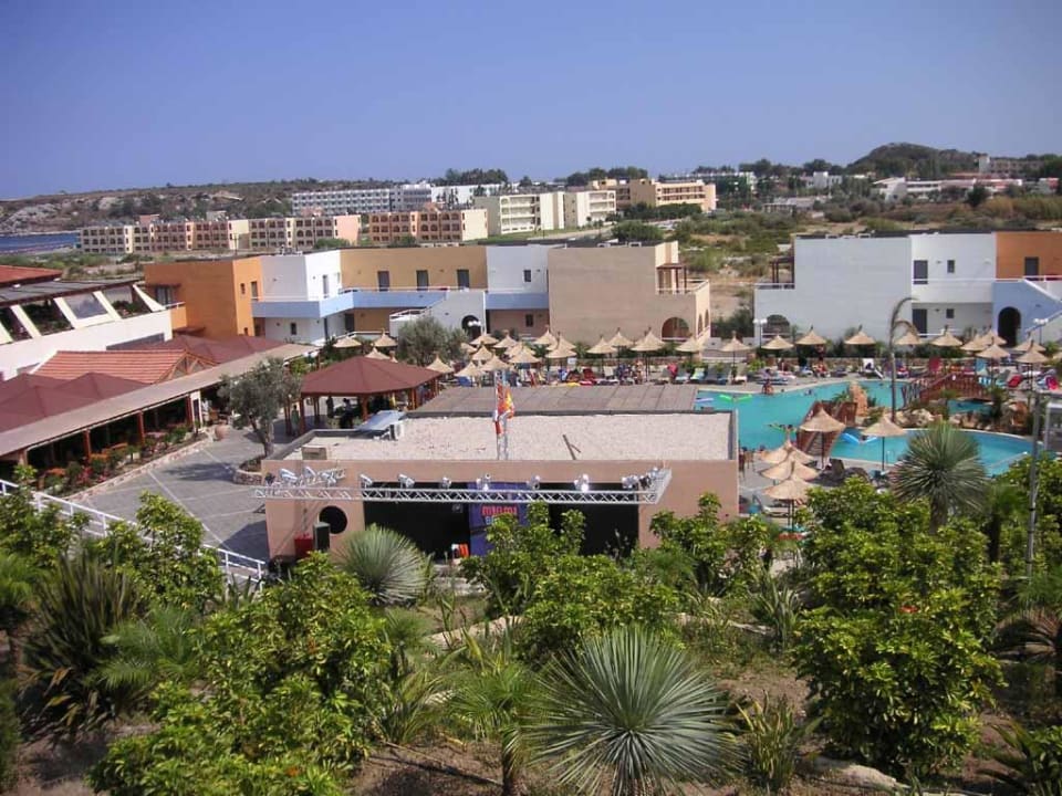 Innenhof des Hotelbereiches Atlantica Mikri Poli Rhodes