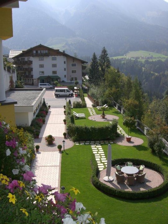 Gepflegte Gartenanlage Alpenschlössl Hotel AlpenSchlössl
