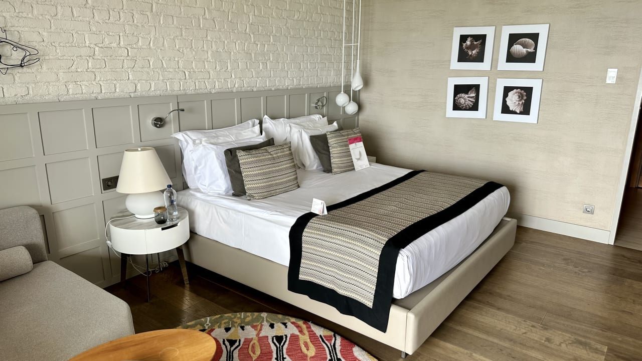 Zimmer Acanthus Cennet Barut Collection