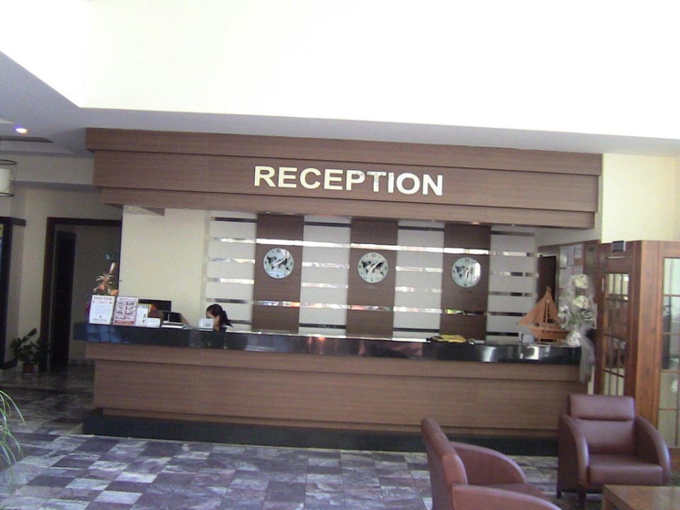 Rezeption  Hotel Sirma