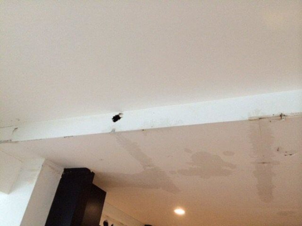 Decke im Empfangsbereich total durchnässt Port Nature Luxury Resort & Spa