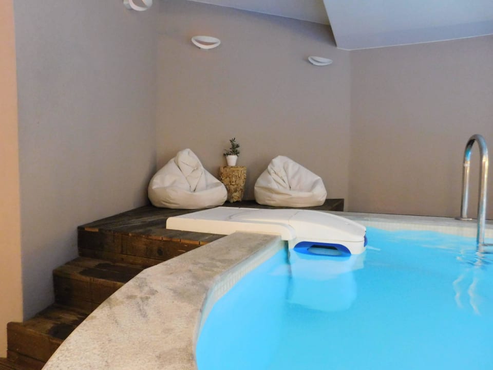 Pool im Spa Domes Aulus Elounda All-Inclusive Resort, Curio Collection by Hilton