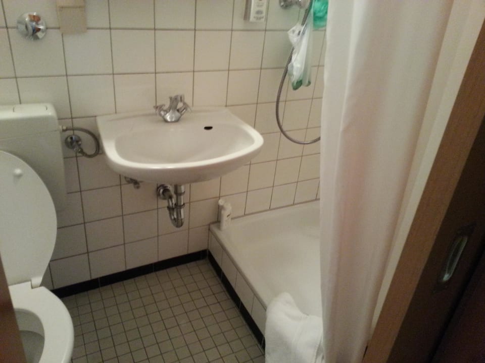 Beim duschen wurde alles ziemlich nass  Parkhotel Osnabrück