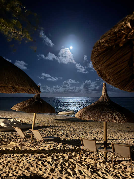 Außenansicht Crystals Beach Resort Belle Mare, a member of Radisson Individuals