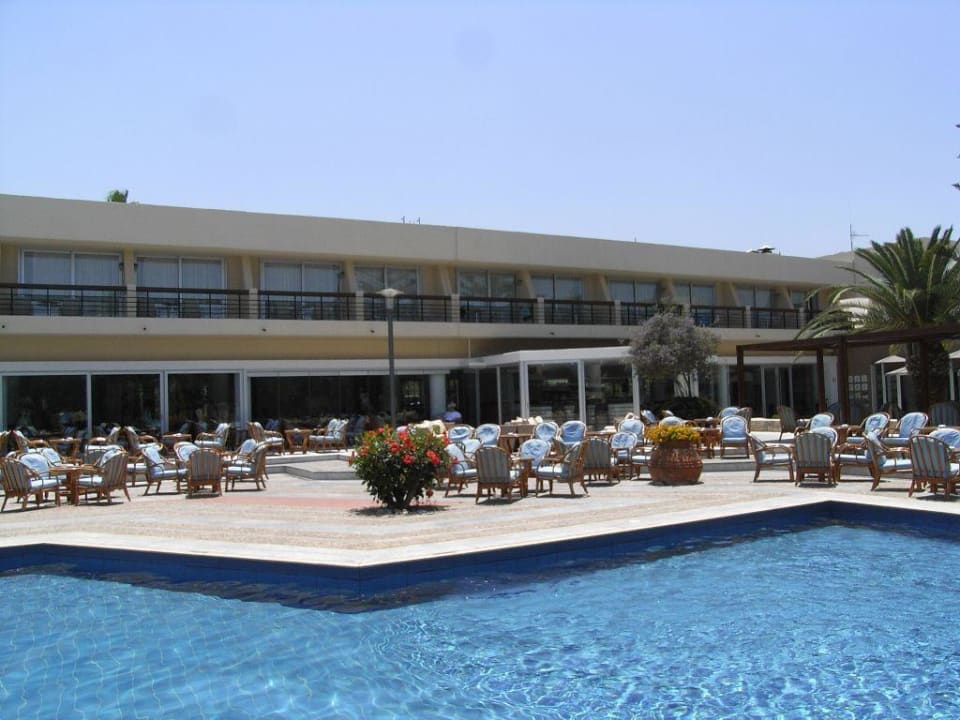 Blick vom Pool auf das Haupthaus Phãea Cretan Malia