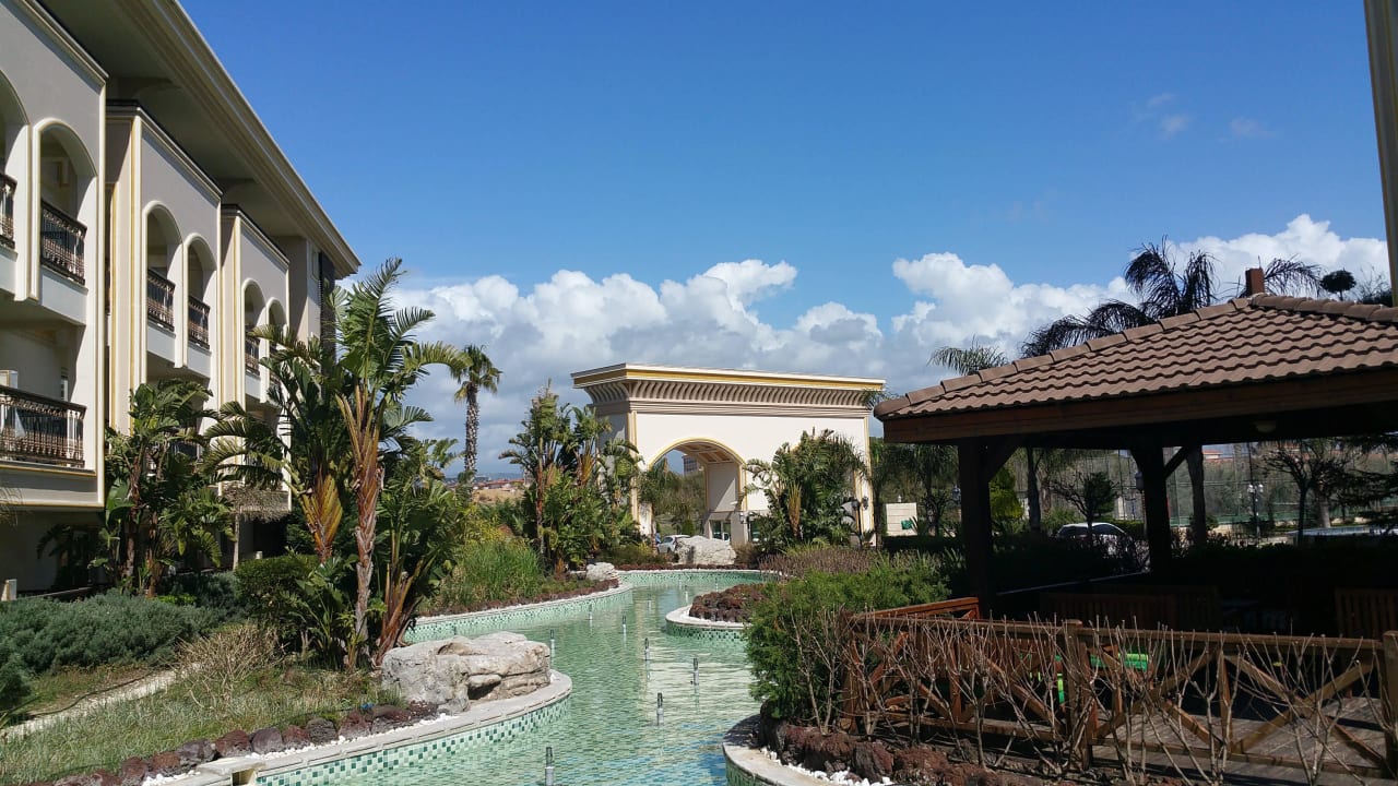 Blick zur Einfahrt Diamond Excellence Resort & Spa