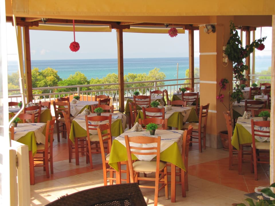 Beim Frühstuck fängt der Urlaub an Thassos Hotel Grand Brach