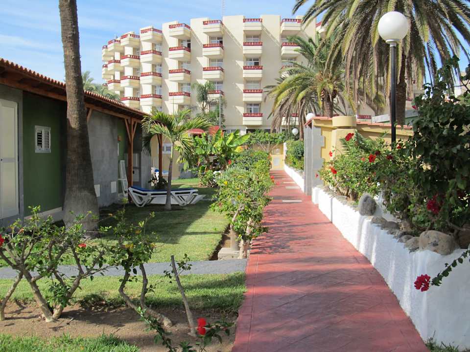 Gepflegte Gartenanlage HL Miraflor Suites Hotel