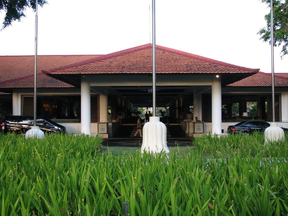 Blick auf den Hoteleingang "Laguna Luxury" The Laguna A Luxury Collection Resort & Spa