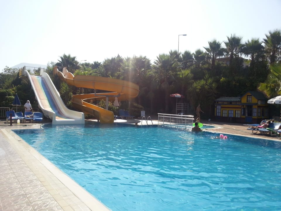 Poolnlage Hotel Akropol
