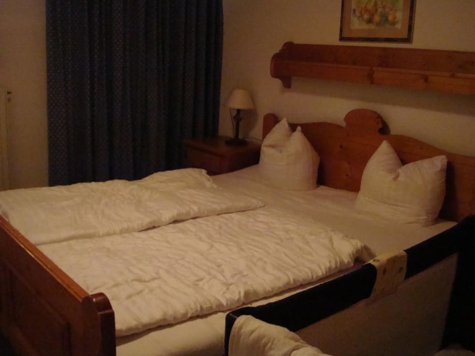 Schlafzimmer in der Juniorsuite VAYA Achensee