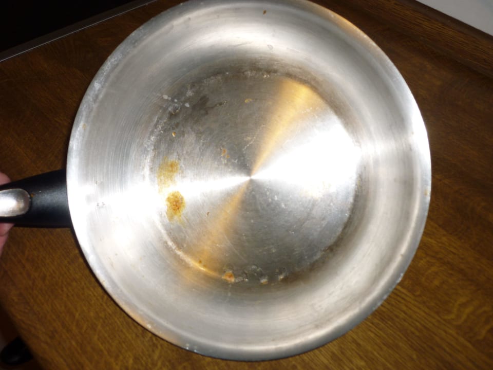 Uralter Schmutz in einer Pfanne City Apartment am Schloßberg