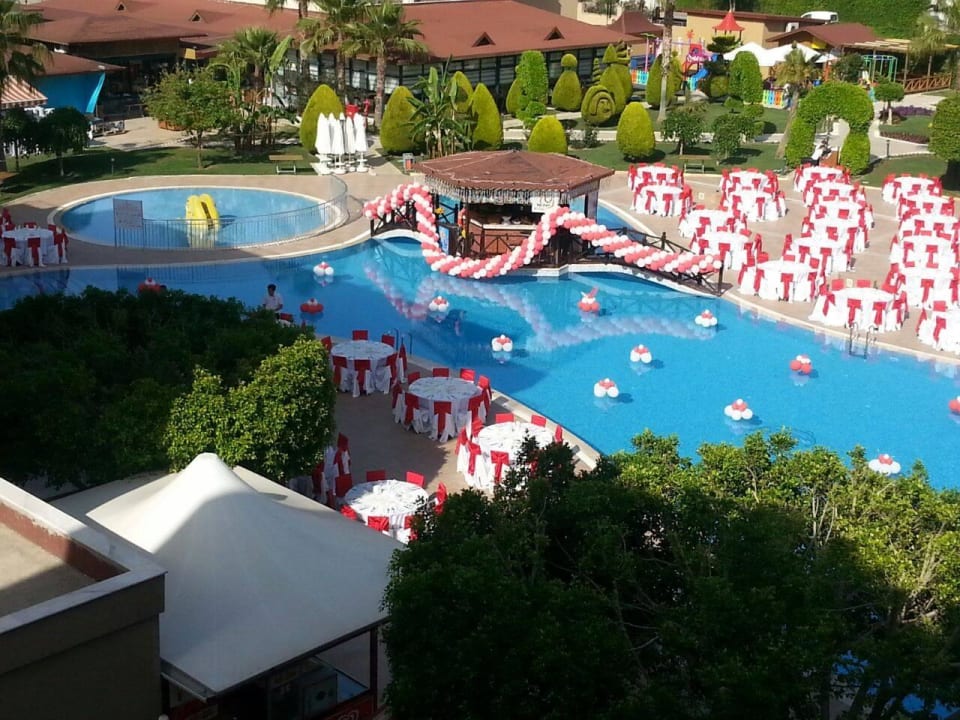 Gala-Abend am Pool Grand Seker Hotel