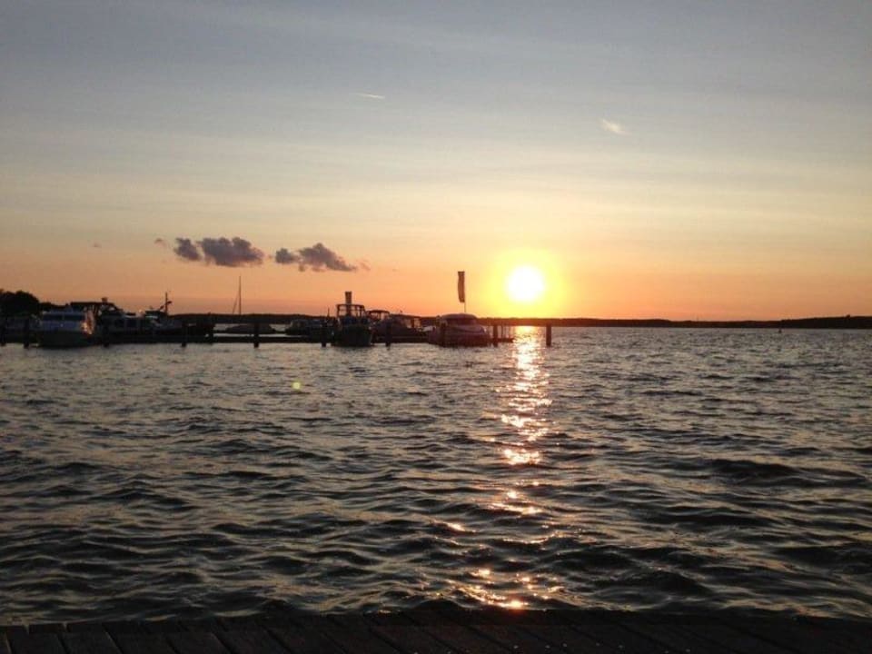 Sonnenuntergang vom Steg Seehotel Fleesensee