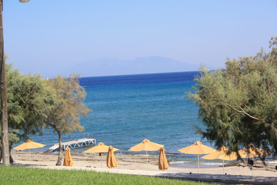 Blick vom Pool zum Strand Atlantica Mikri Poli Kos