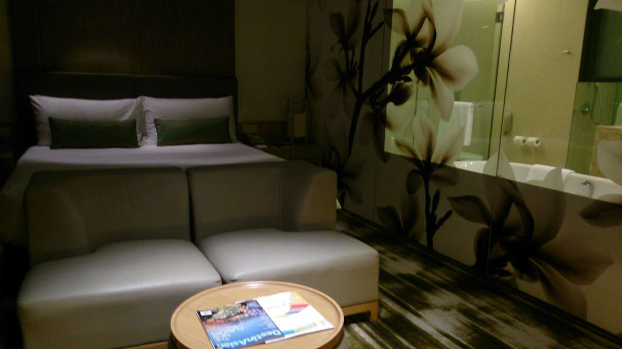 Bad mit Aussicht Hotel Crowne Plaza Changi Airport