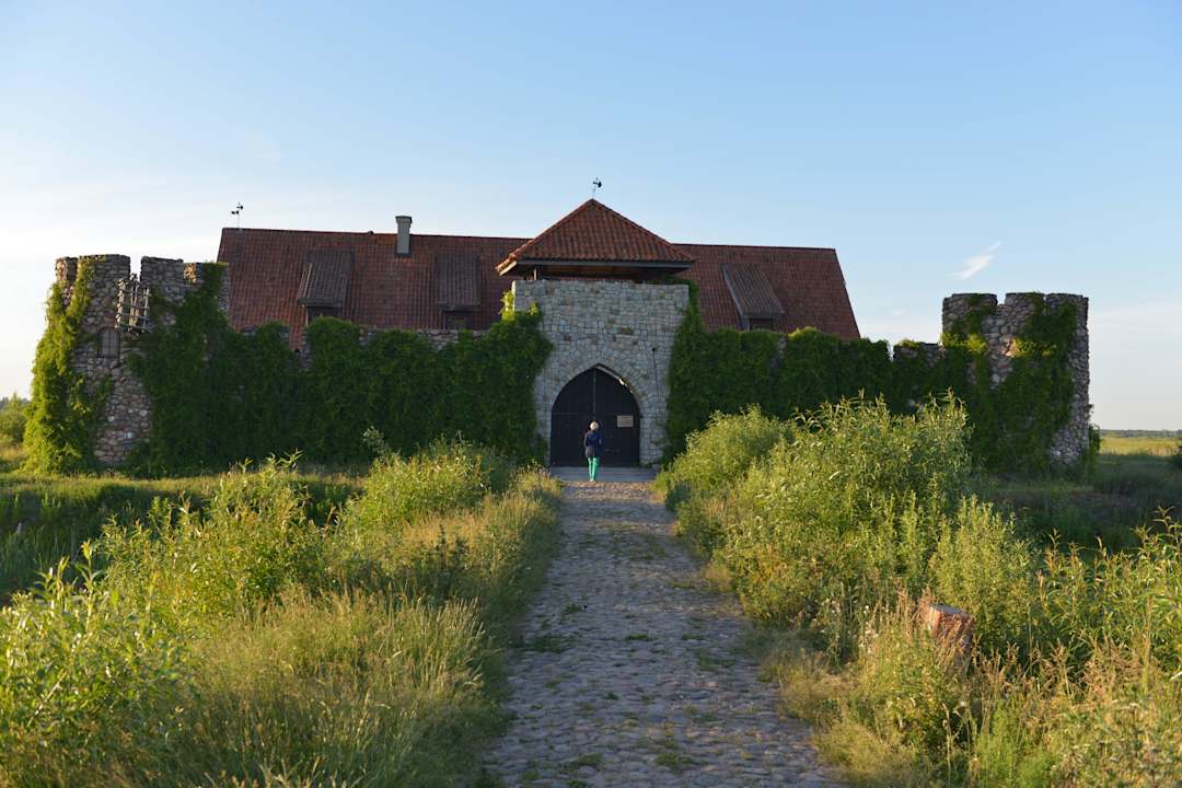 Jantarowy Kasztel Dwór Stanica Rzeczna Łabędzie