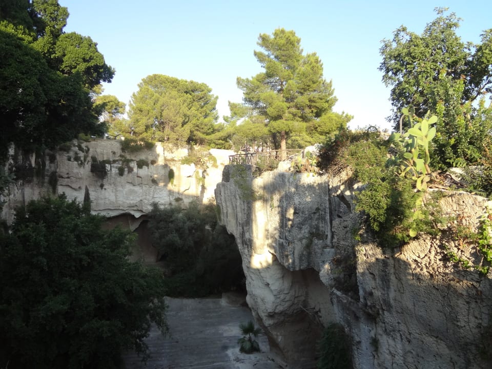 Steinbrüche um das Hotel herum Villa Politi