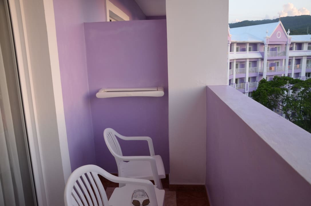 Kleiner Balkon, nicht besonders ausgestattet Hotel Riu Ocho Rios