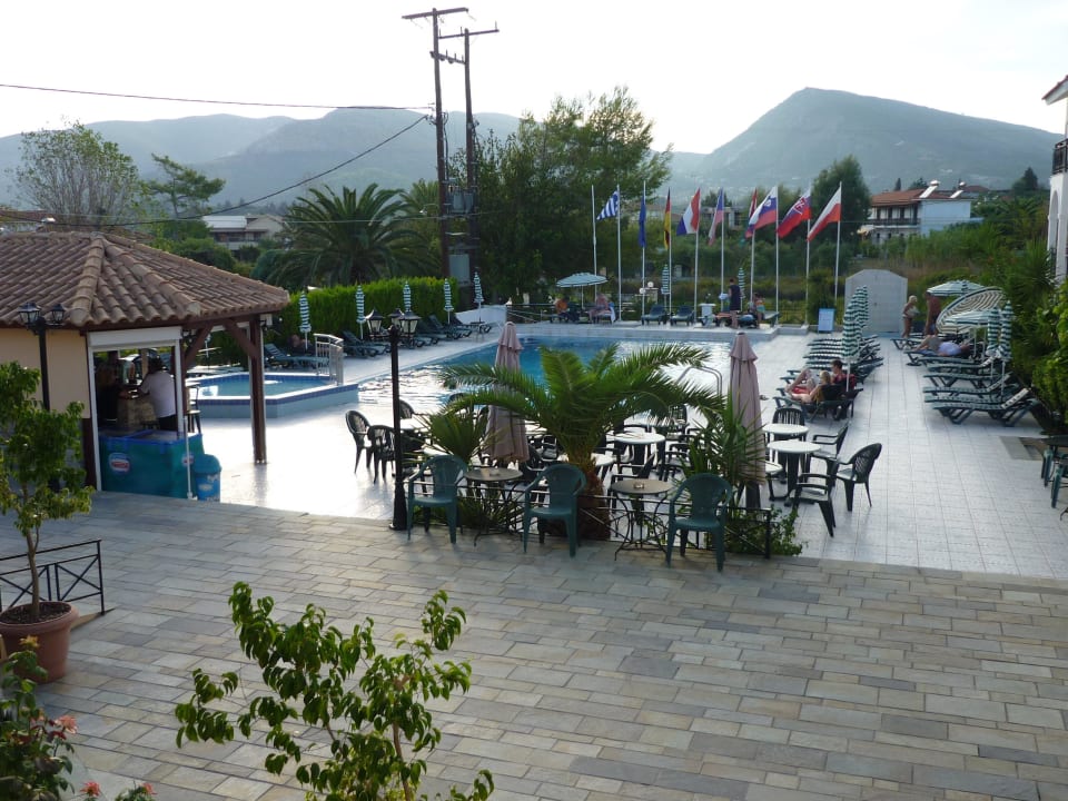 Blick vom Eingang, Pool und Poolbar ZANTE SUN RESORT & SPA