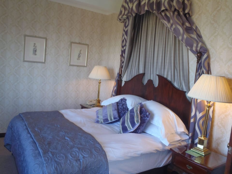 Schlafzimmer unserer Suite Fitzpatrick Castle Hotel Dublin