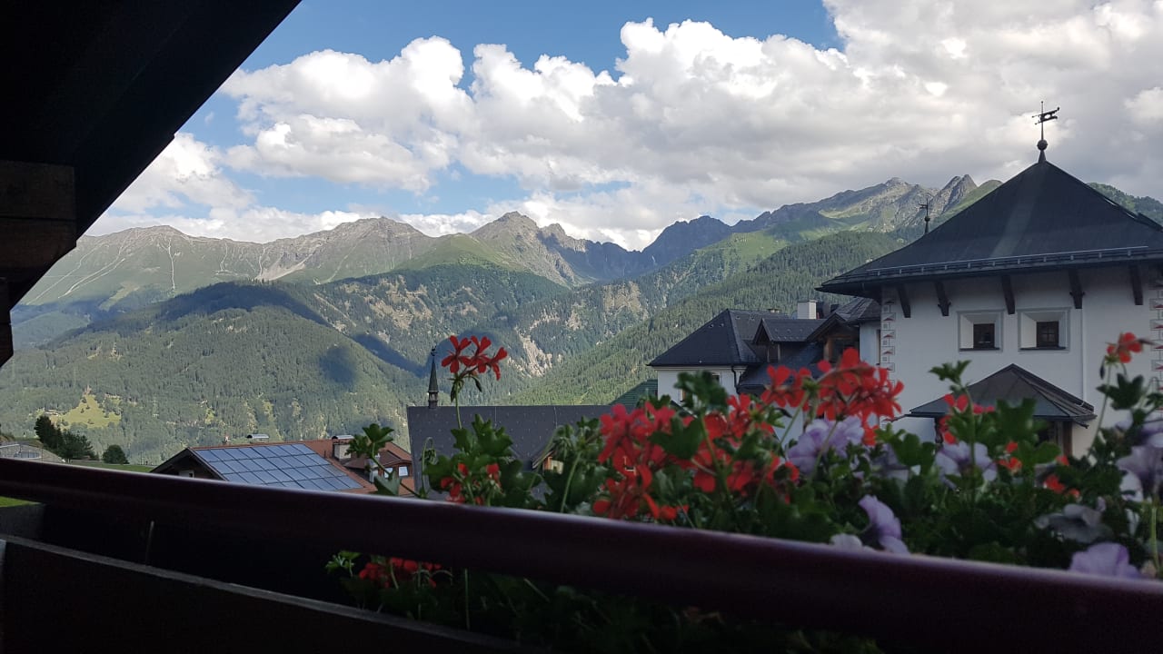 Ausblick Hotel Garni Alpenruh-Micheluzzi