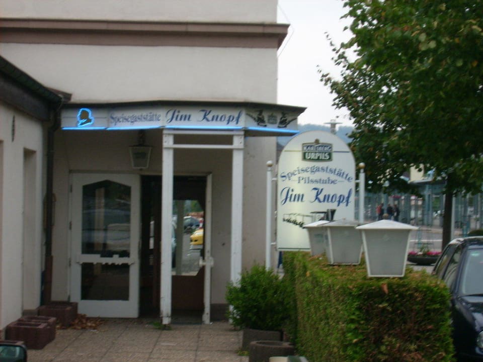 Eingang Bahnhofshotel-Pension Jim Knopf