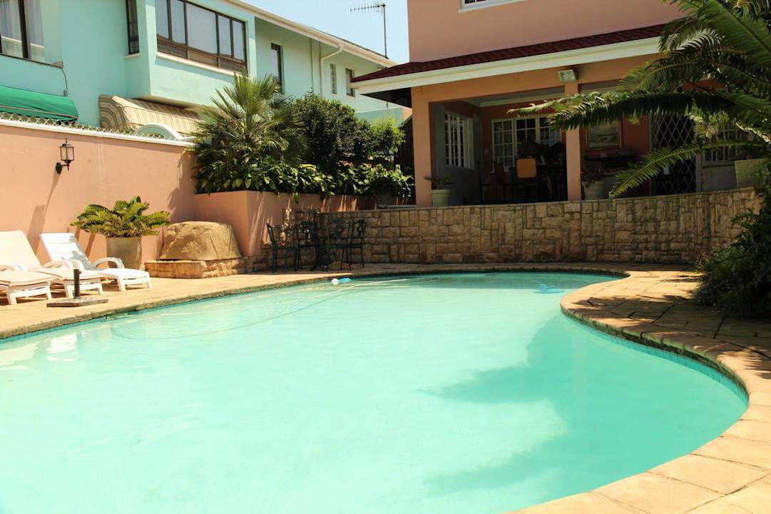 Pool Kingston House B&B
