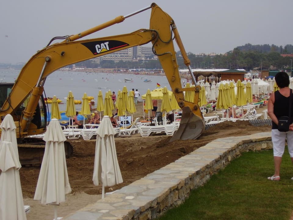 Bagger am Strand Side Bay Hotel