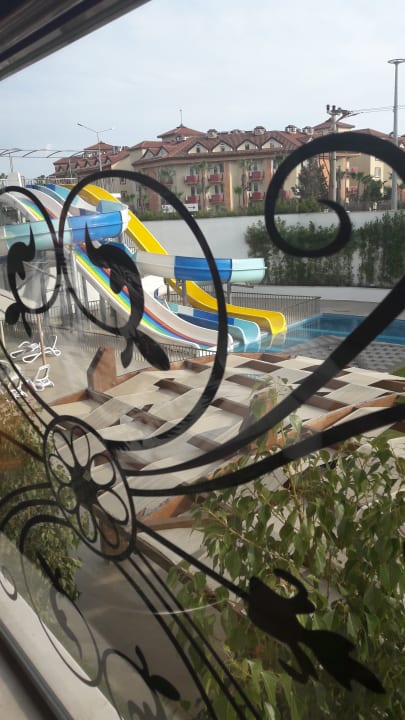 Pool Mary Hotel Side