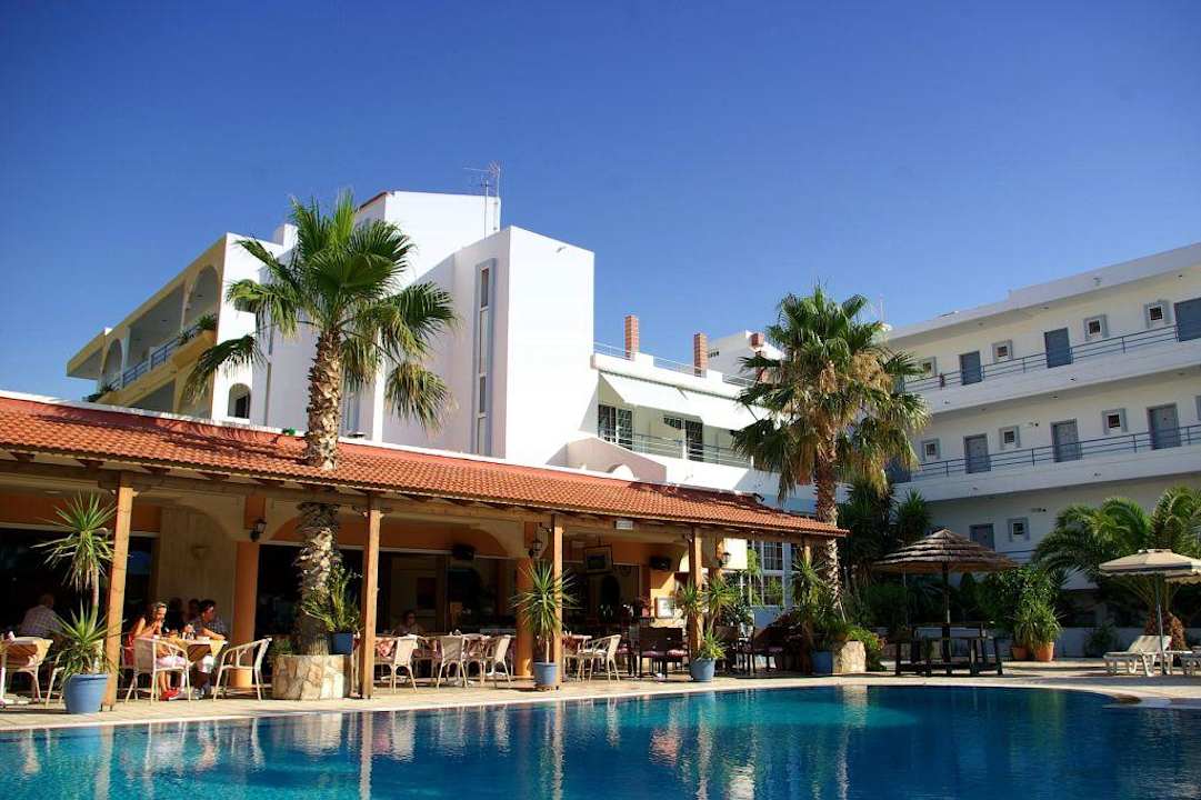 Pool. Bar und Hotel Hotel Faliraki Bay