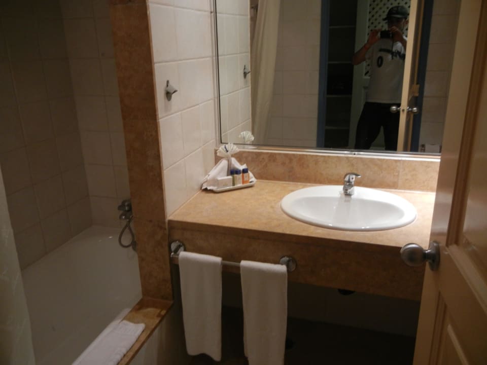 Badezimmer Iberostar Waves Costa Dorada