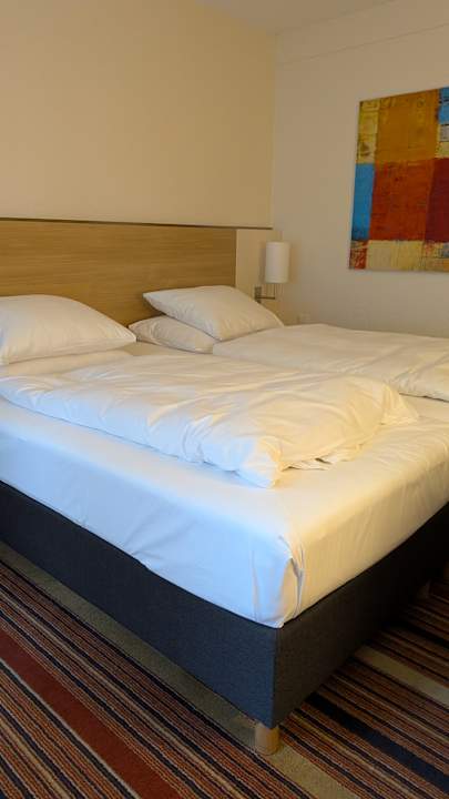 Zimmer H+ Hotel Bochum