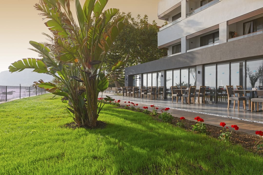 Gartenanlage Floria Beach Hotel