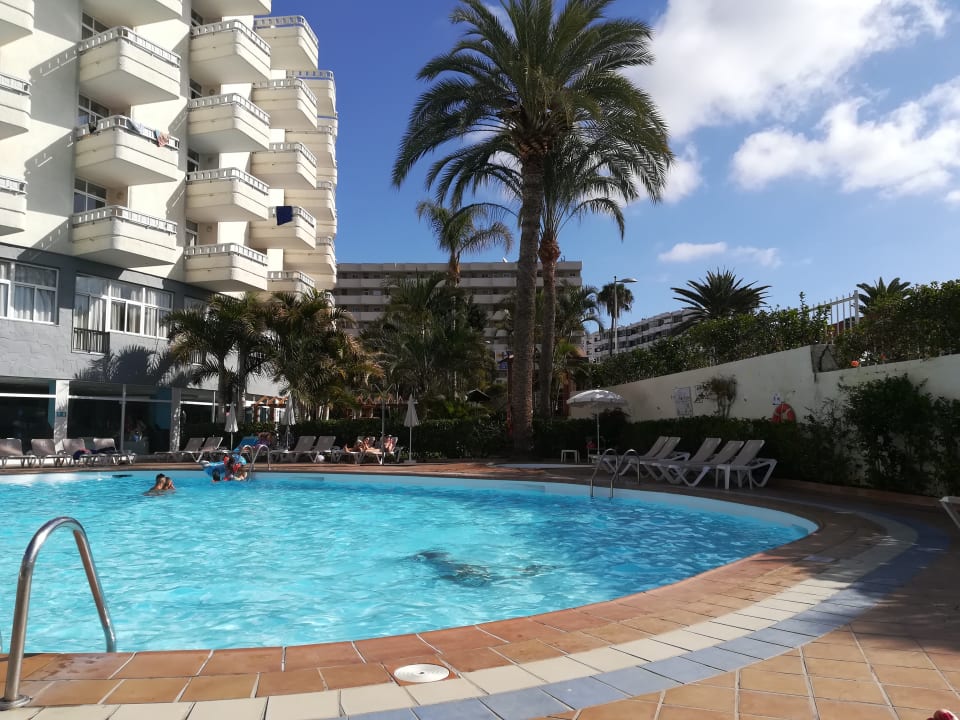 Pool HL Miraflor Suites Hotel