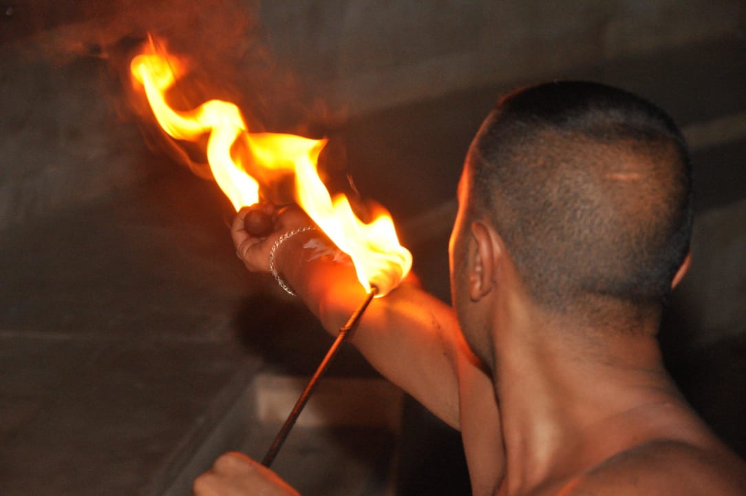 Night Show Parrotel Beach Resort