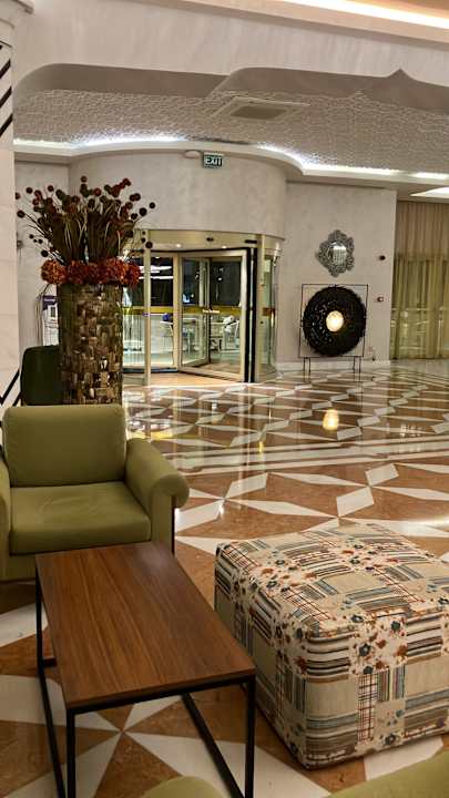 Außenansicht Royal Taj Mahal Hotel