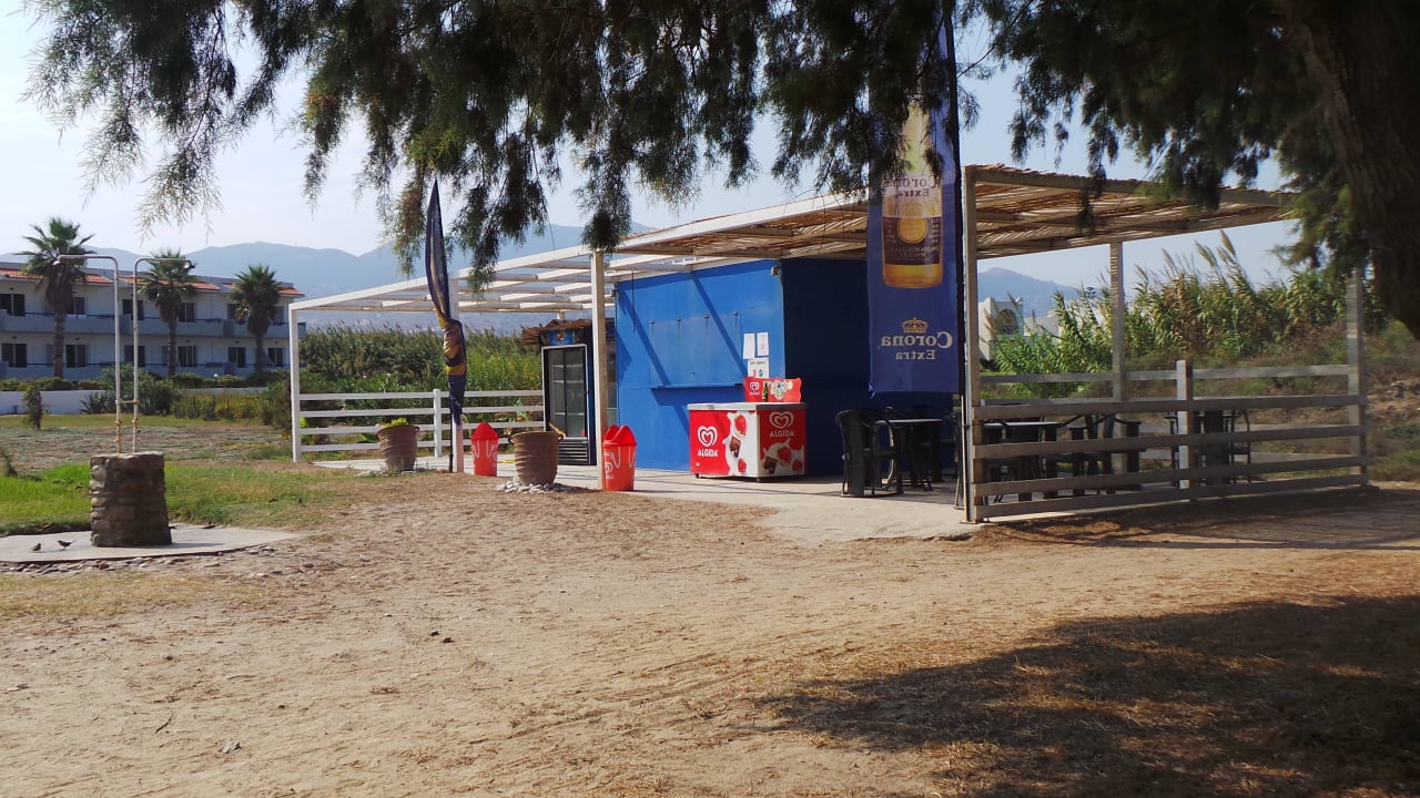 Blick zur Strandbar Costa Angela Seaside Resort
