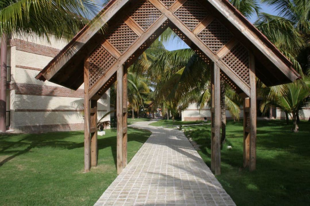 Hotelanlage,vom Strand zur Rezeption 8 Villas Bavaro Resort & Spa