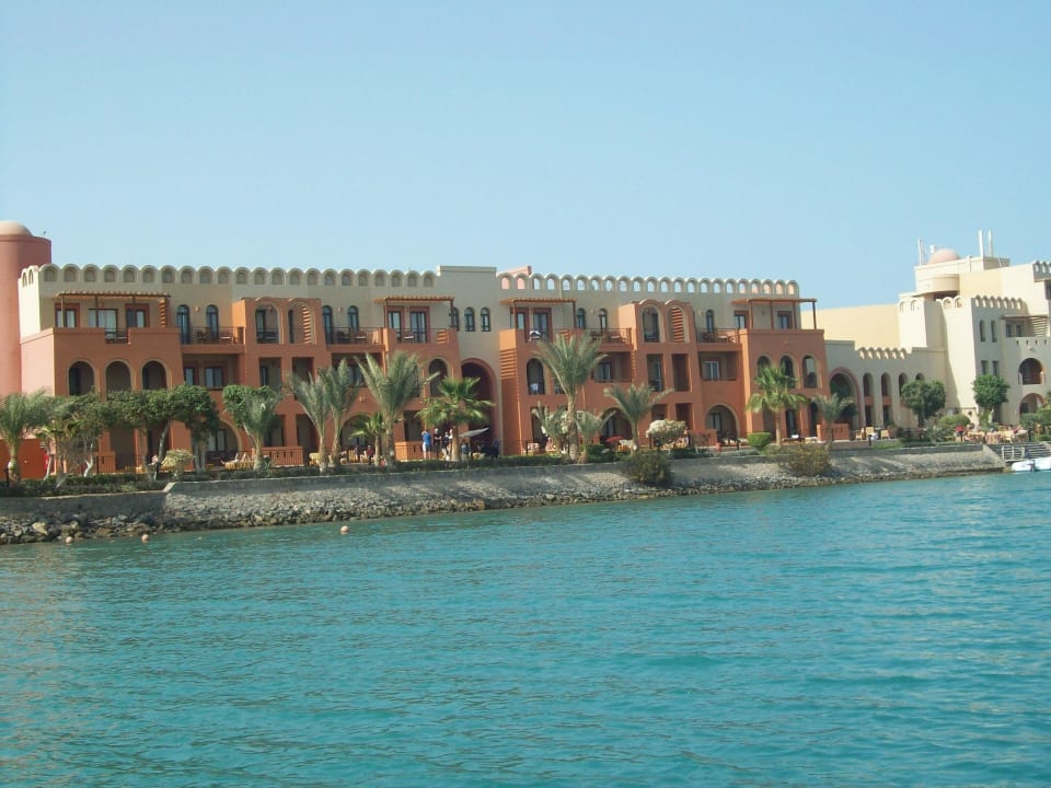 Hotel aus der Sicht von der Lagune Hotel Three Corners Ocean View prestige - Adults only