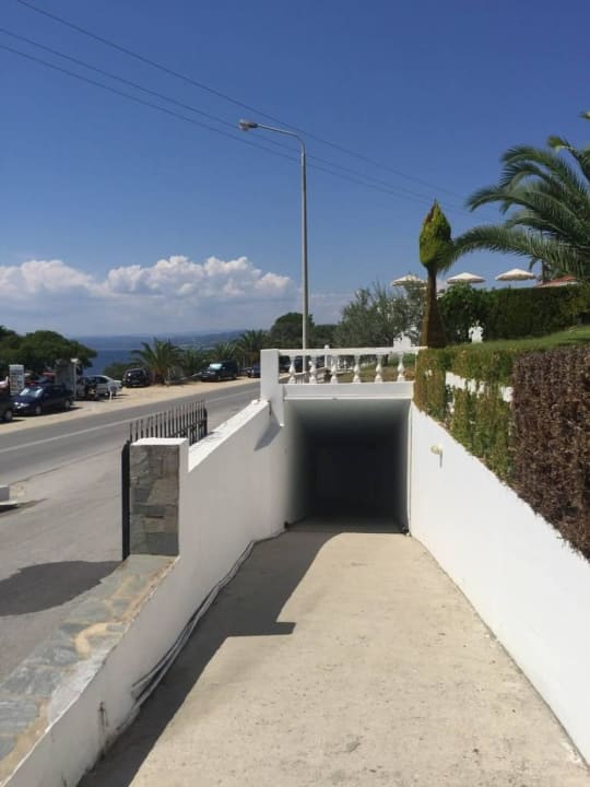 Unterführung vom Hotel zum Strand Akti Ouranoupolis