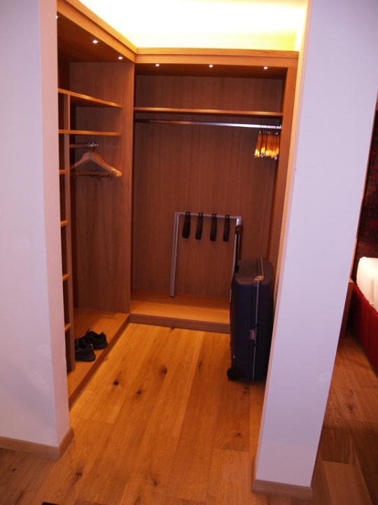 Begehbarer Kleiderschrank Quellenhof Luxury Resort Passeier