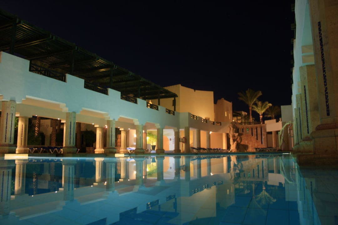 Pool bei Nacht Sharm Plaza