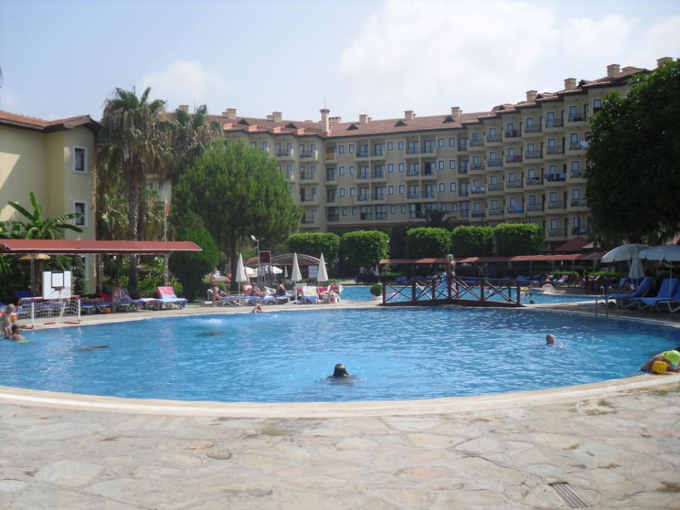 Pool und Hotel Miramare Queen Hotel