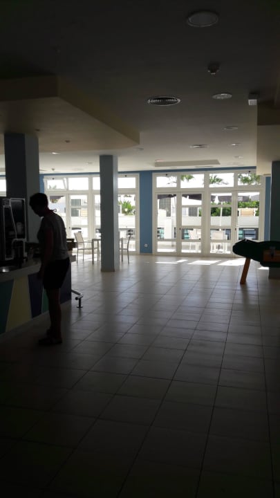 Vorraum Poolbar Apartamentos LIVVO Morromar